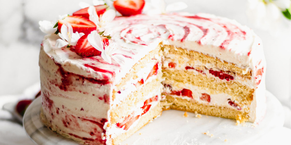 https://techblogs.techaidsolutions.online/wp-content/uploads/2023/06/strawberry-cake.jpg